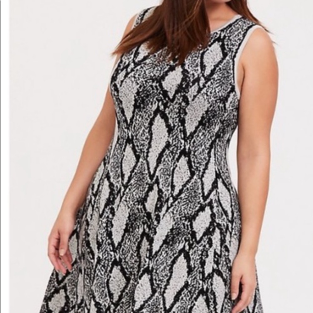Torrid sweater dress snake prints dress size 2 plus size - Picture 13 of 13